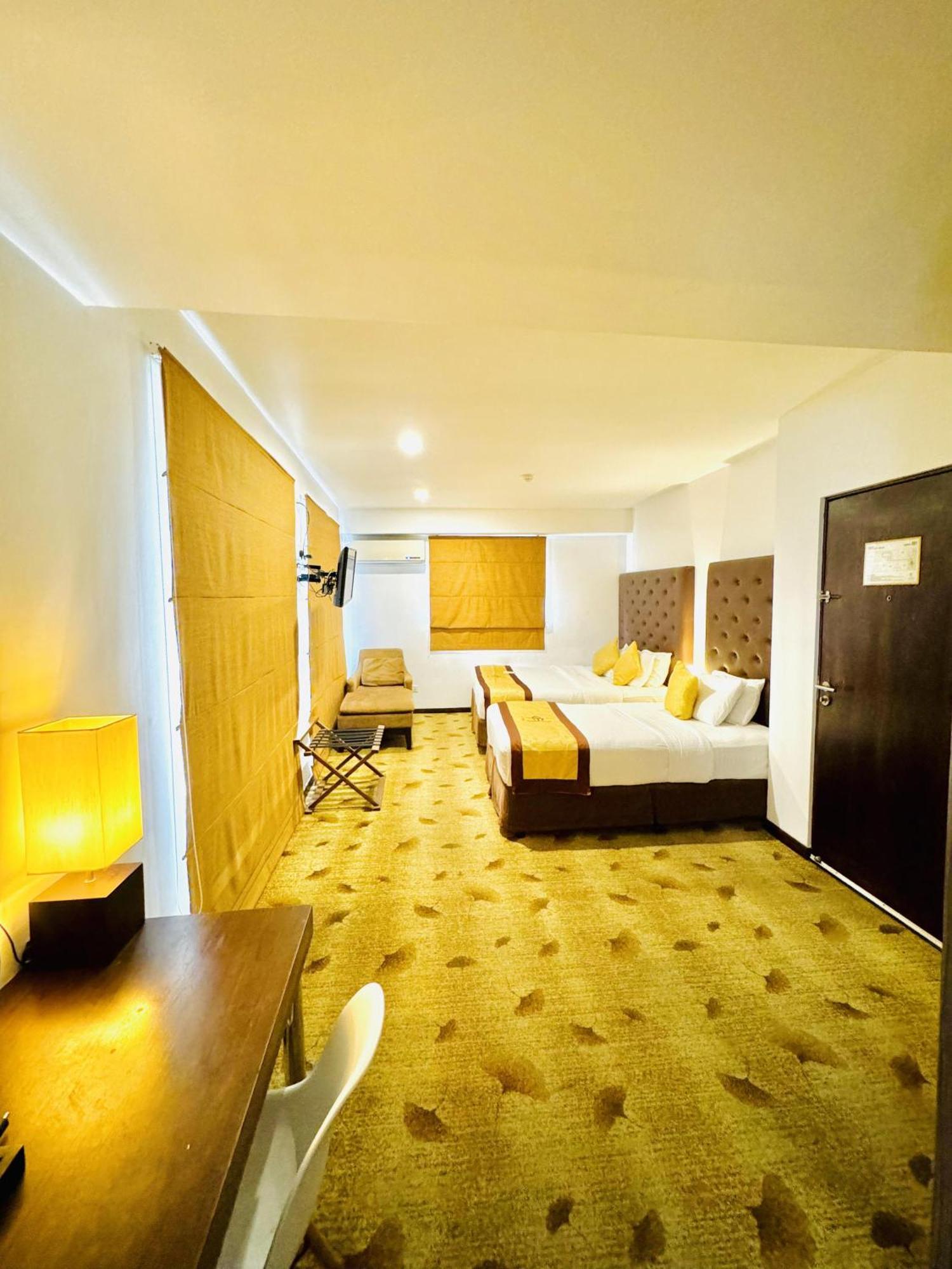 City Hotel Colombo 02 Bagian luar foto